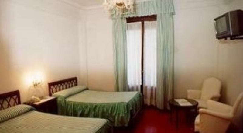 Hostal Amberes Madrid Buitenkant foto